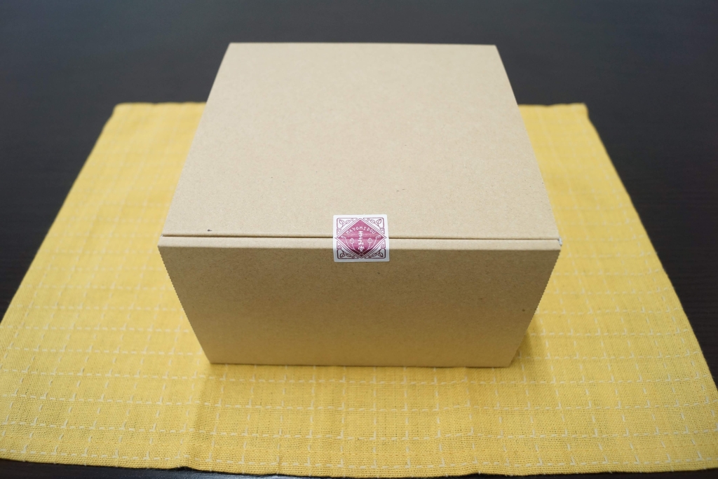 ピーナッツボンのキューボ型のボックスの画像