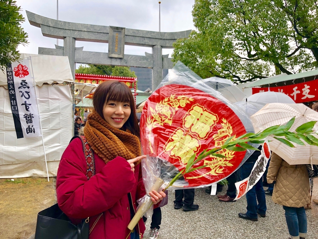 十日恵比寿人は前でポーズをとるちあっきー