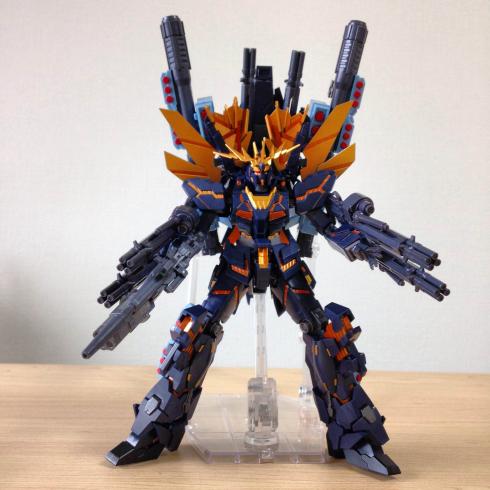 バンシィ・ノルン(デストロイモード)にフルアーマー・ユニコーン バンシィ・ノルン(デストロイモード)にフルアーマー・ユニコーン