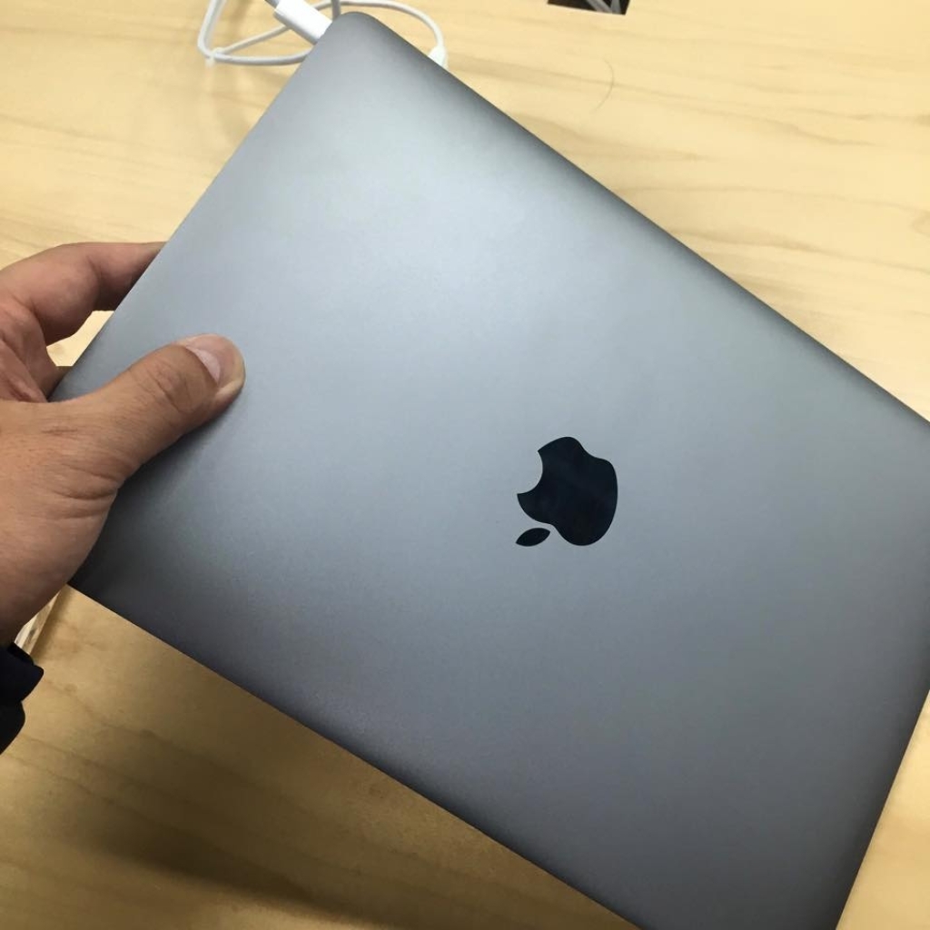 新型MacBookを買うなら何色にする? (ゴールド、スペースグレー